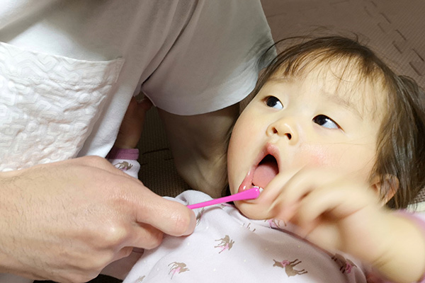 赤ちゃんの歯磨きの上手なやり方と注意点
