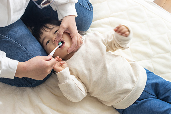 赤ちゃんの歯磨きの上手なやり方と注意点