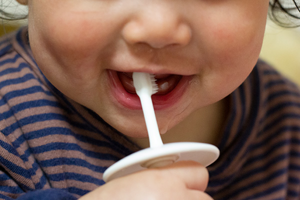 子どもの歯磨きはいつから始めるべき？