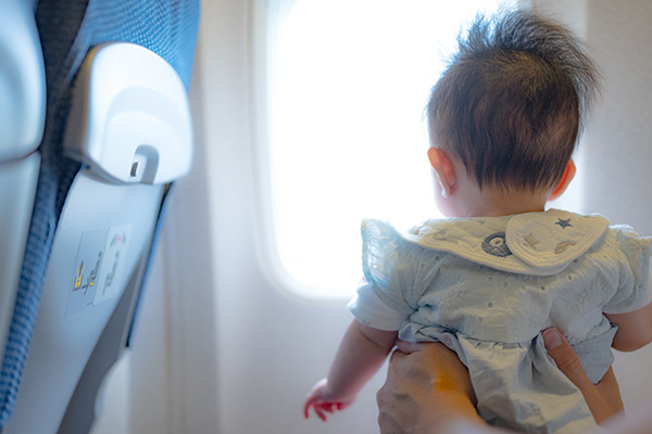 赤ちゃんとの飛行機、乗る時の注意点やマナーを紹介