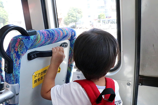 赤ちゃんとのバス、乗る時の注意点やマナーを紹介