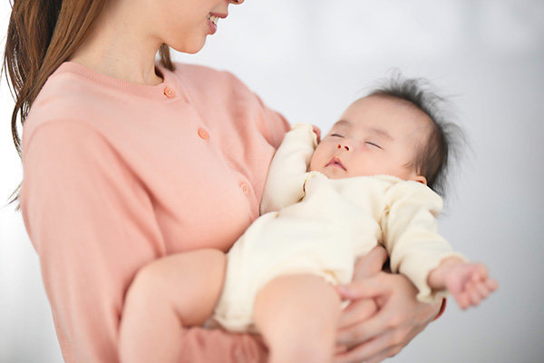 乳幼児の夜泣き問題を解決する方法とアプローチ