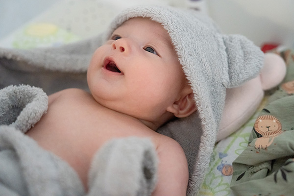 赤ちゃんにお風呂を入れる際の手順とコツ