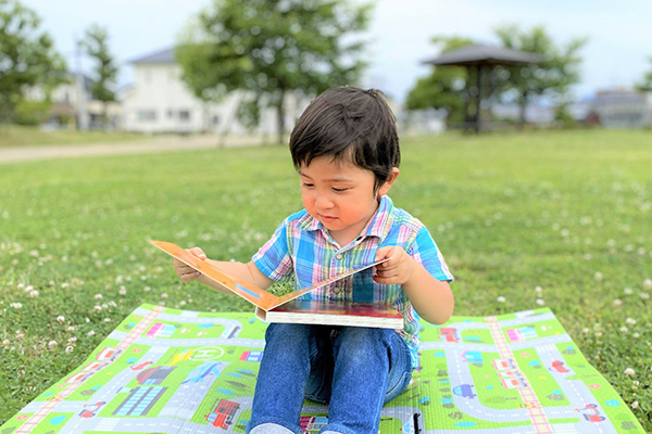 子どもに読書の楽しさを伝えるにはどうすればいいのか？