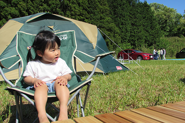 子どもと一緒にキャンプやハイキングに出かけるときに必要なアイテムとは？
