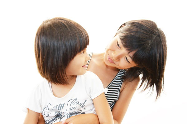 姉妹の育て方のコツ：女の子同士ならではの喧嘩を解決する方法