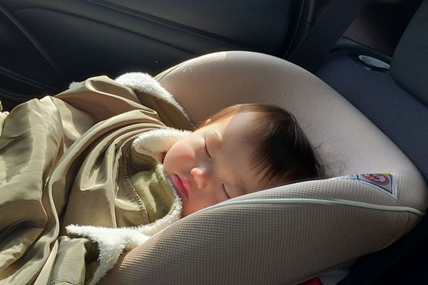 子供の安全を最優先：チャイルドシートの年齢別使い方と選び方
