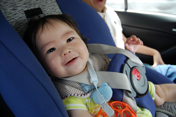 チャイルドシートの必要性とおすすめ商品：子供の安全な車の旅