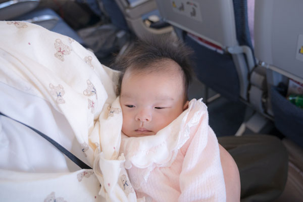 赤ちゃんと飛行機に乗る際の注意点