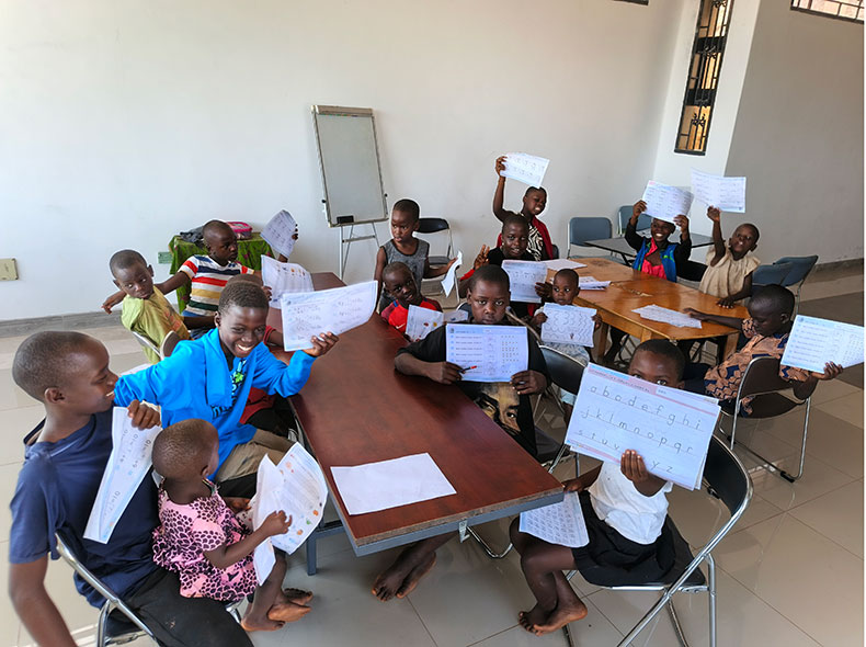 ウガンダ算数学習支援に参加した子供たち